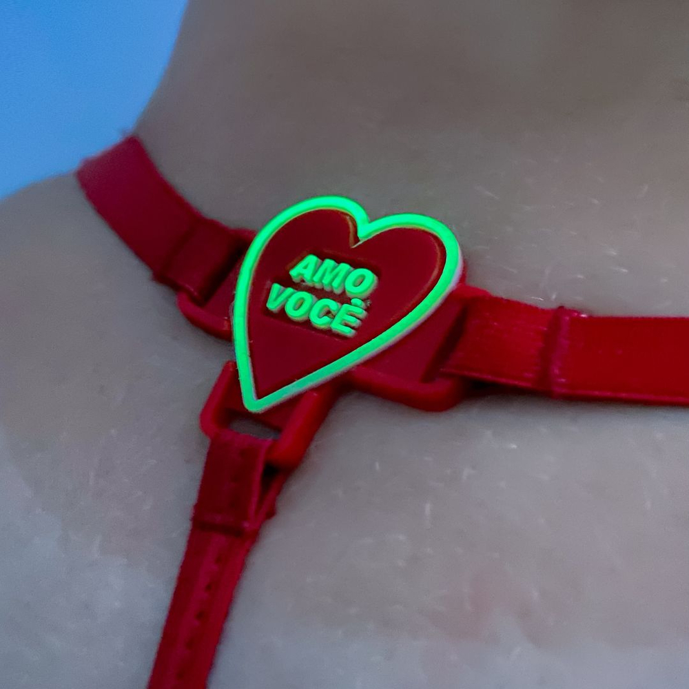 Calcinha Brilhinho Fio Dental Em Renda Com Frase Amo Você - Imagem 3